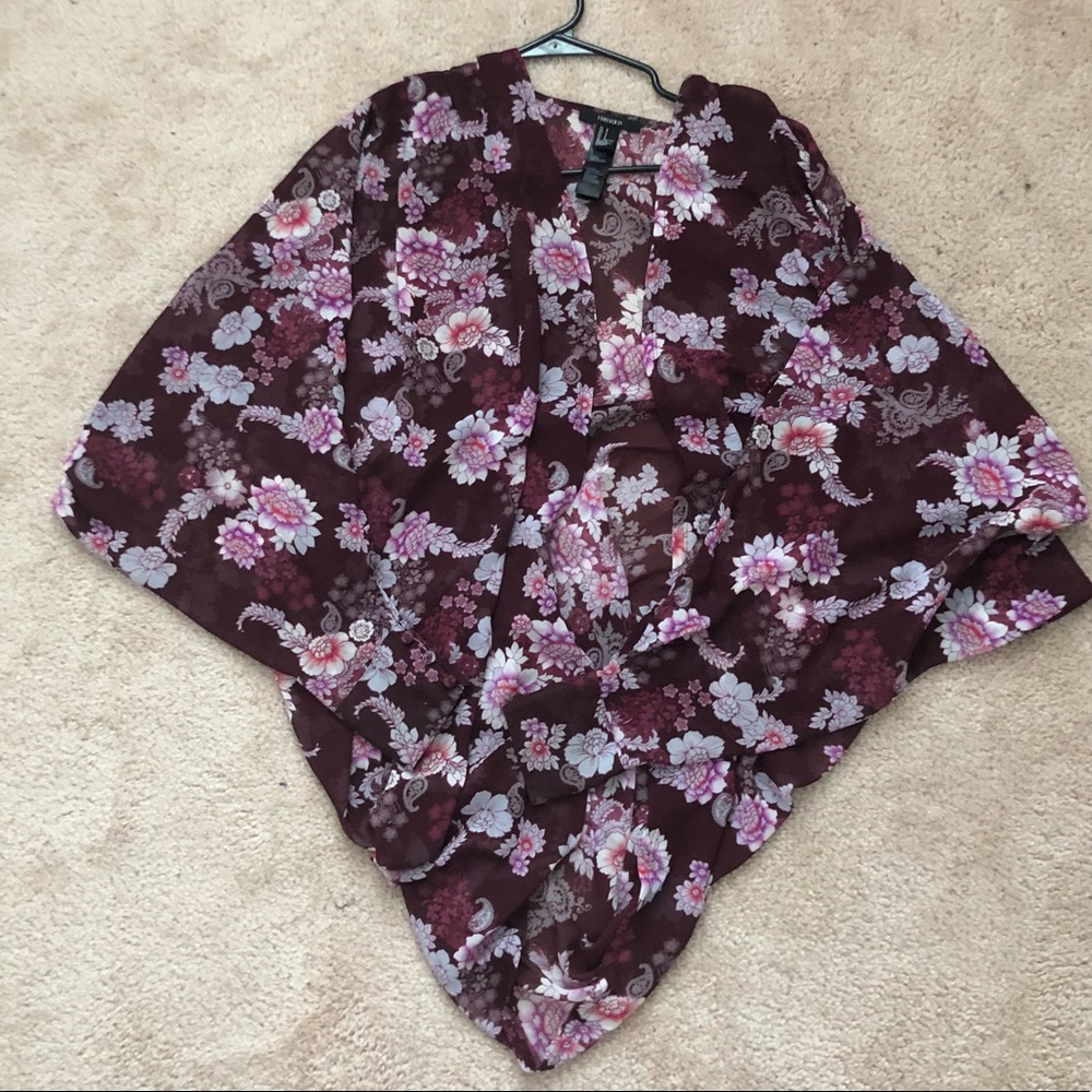 LIKE NEW MAROON FLORAL KIMONO